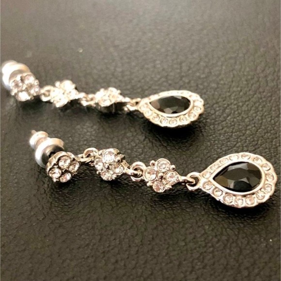 NWT Vintage Signed Monet Silver & Black Teardrop Crystal Trim Dangly Earrings - Picture 8 of 10